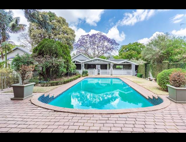 6 BEDROOM FREESTANDING TO LET IN OAKLANDS